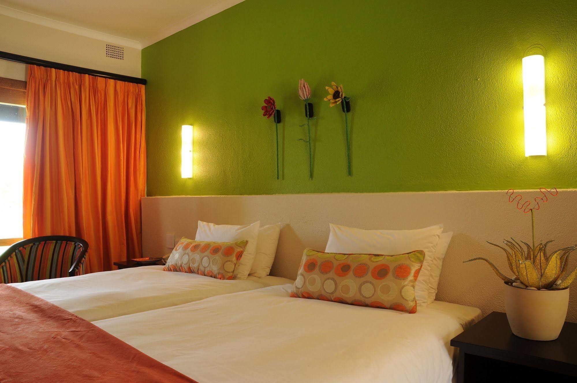Protea Hotel Winkler White River Exteriör bild